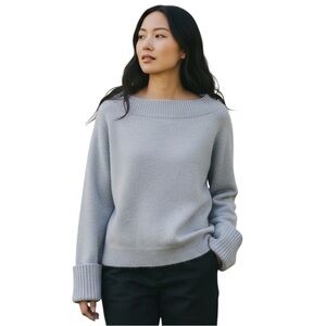 Club Monaco Women’s Light Gray Knit Sweater‎ Size Medium Ribbed Boat Neck Cozy